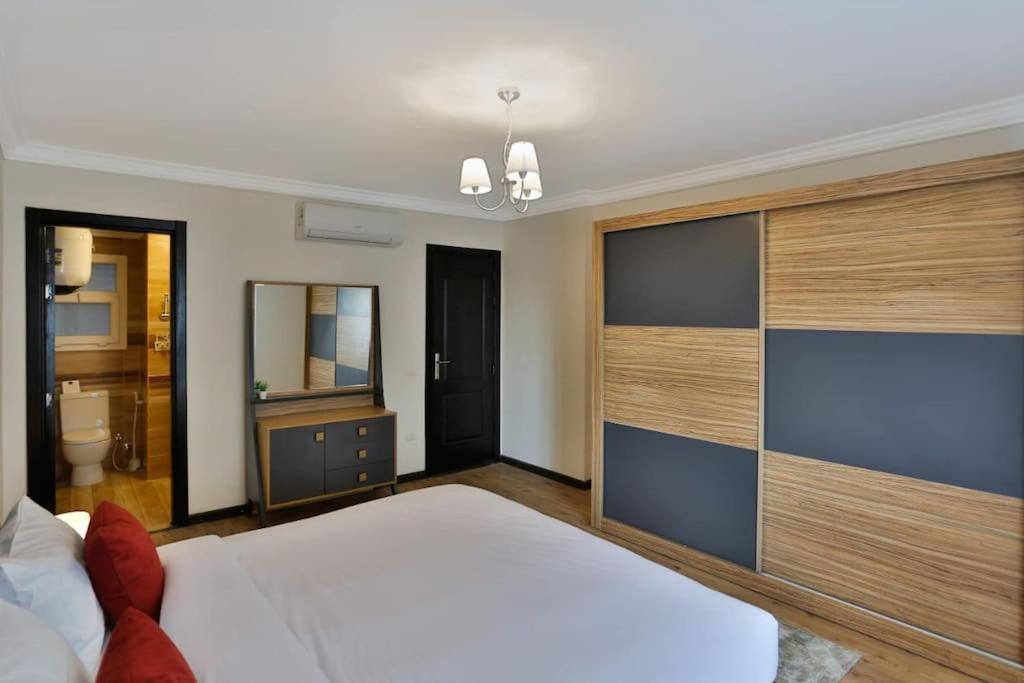 Parkside Boutique 3 Bbr Serviced Apartment - Ocean Blue - Near Airport القاهرة المظهر الخارجي الصورة